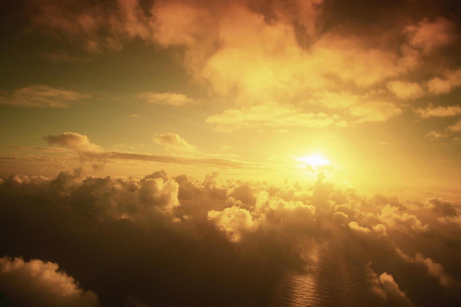 Lee más sobre el artículo CAMINANDO ENTRE LAS NUBES