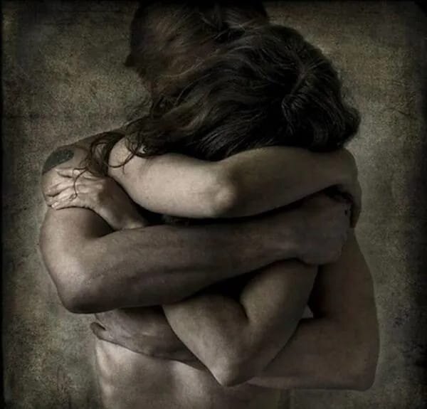 Lee más sobre el artículo CUANDO LOS ABRAZOS SE TRANSFORMAN EN PALABRAS